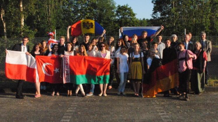 Flagge gezeigt: Die Teilnehmer des Workcamps kamen aus sieben europäischen Ländern. 