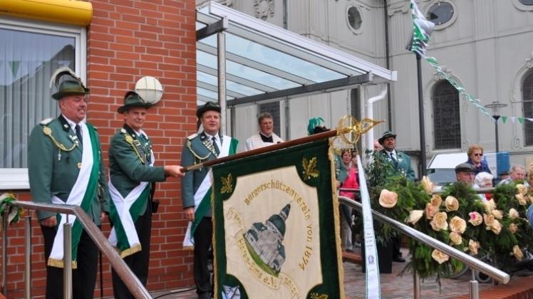 Der Emslanddom und die Spitzpünte Helene zieren die neue Fahne des Bürgerschützenvereins Haren.
Der Emslanddom und die Spitzpünte Helene zieren die neue Fahne des Bürgerschützenvereins Haren.