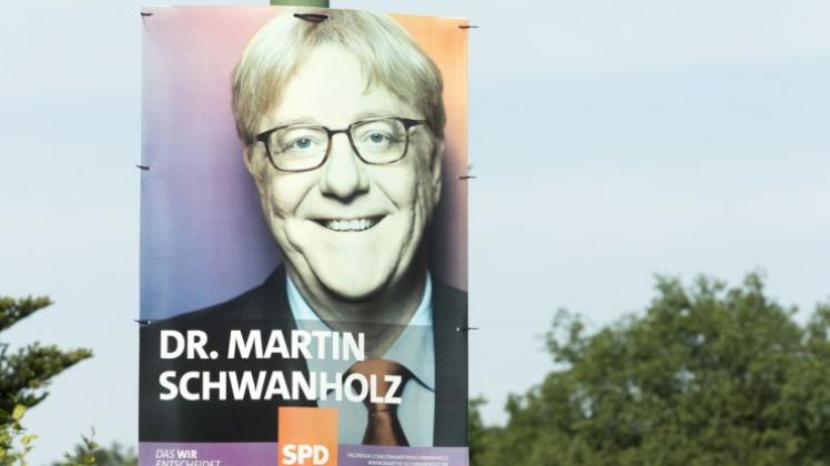 Rot geht anders: ein verblasses SPD-Plakat des Osnabrücker Direktkandidaten Martin Schwanholz. 