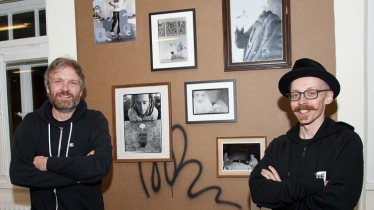 Christian Roth und Dave the Chimp. zeigen ihre Fotos und bilder im Ruller Haus. 