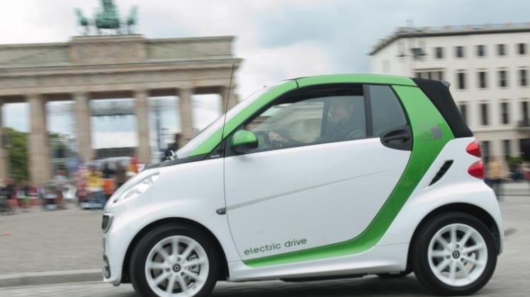 Das neue Elektroauto des Daimler-Konzerns, der smart electric drive, kostet mit rund 23.000 Euro etwa 10.000 Euro mehr als die vergleichbare Benzin-Variante. 