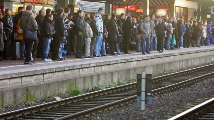 Ein Zug wird kommen: Wenigstens bis Weihnachten sollen Bahnreisende von Streiks verschont bleiben.