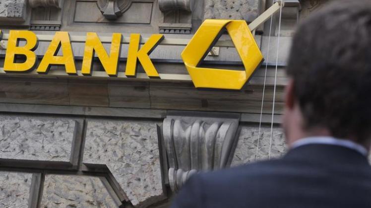 Bankangestellte dürfen nur bedingt Nebenjobs ausüben. (Bild: dpa) Bankangestellte dürfen nur bedingt Nebenjobs ausüben. (Bild: dpa)