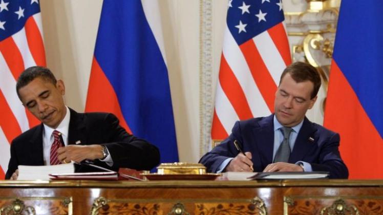 US-Präsident Obama und Russlands Präsident Medwedew unterzeichnen den Start-Vertrag. (Archivbild vom 8. April 2010 US-Präsident Obama und Russlands Präsident Medwedew unterzeichnen den Start-Vertrag. (Archivbild vom 8. April 2010