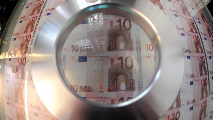 Der Hartz-IV-Regelsatz für Langzeitarbeitslose soll Anfang 2012 um zehn Euro steigen. (Symbolbild)