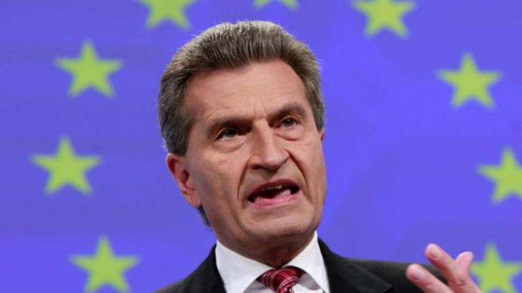 Günther Oettinger wirft der griechischen Verwaltung «Schlendrian» vor.