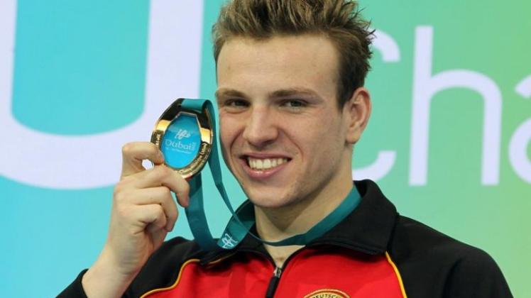Paul Biedermann posiert mit seiner Goldmedaille. Paul Biedermann posiert mit seiner Goldmedaille.