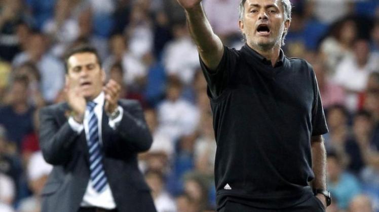 Trainer José Mourinho (r) ist bei Real im sportlichen Bereich der Alleinherrscher.