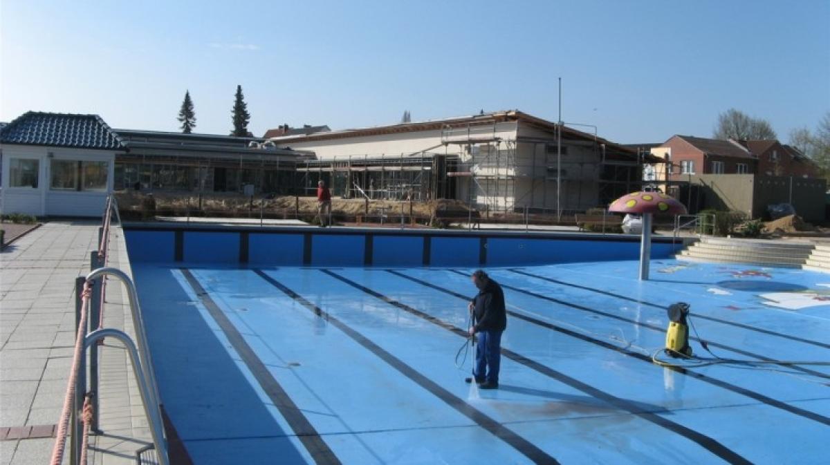 Sprung ins 28 Grad warme Wasser Freibad Bersenbrück am NOZ