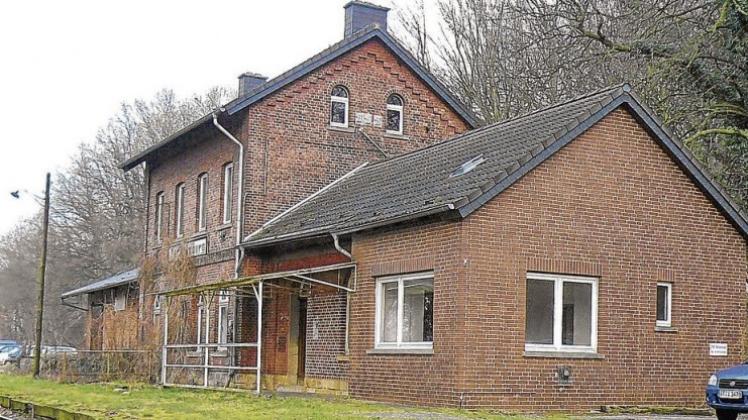 Wiederbelebungsversuche: Das alte Bahnhofsgebäude soll sinnvoll genutzt werden. Dazu muss die auf Eis gelegte Bebauungsplanung weiter vorangetrieben werden. Wiederbelebungsversuche: Das alte Bahnhofsgebäude soll sinnvoll genutzt werden. Dazu muss die auf Eis gelegte Bebauungsplanung weiter vorangetrieben werden.