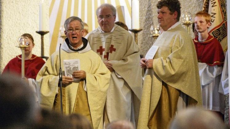 Den Festgottesdienst zum Kirchenjubiläum von Herz Jesu zelebrierten Pater Karl Evelt, Generalvikar Theo Paul und Pastor Matthias Köster. Den Festgottesdienst zum Kirchenjubiläum von Herz Jesu zelebrierten Pater Karl Evelt, Generalvikar Theo Paul und Pastor Matthias Köster.