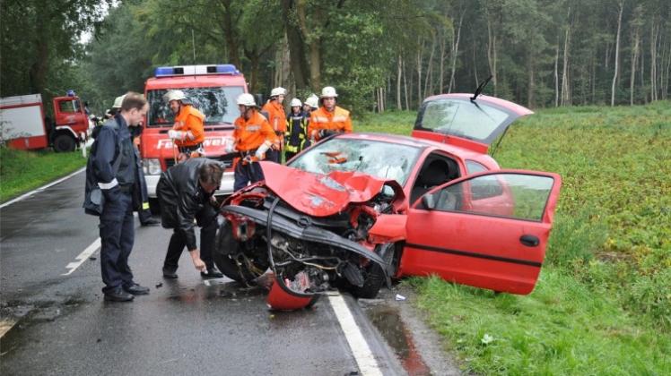 Die Fahrerin wurde bei dem Unfall in Lünne lebensgefährlich verletzt. An ihrem Wagen entstand Totalschaden. 
