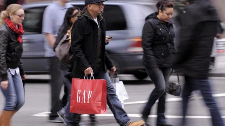 Shopping in New York: Das US-Konjunkturbarometer hat im November deutlich um 1,1 Prozent zugelegt.