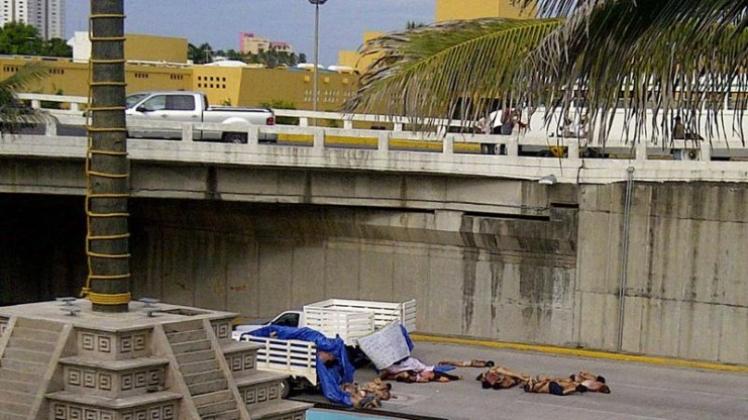 Unter einer Brücke im mexikanischen Veracruz sind 35 Leichen abgelegt worden.