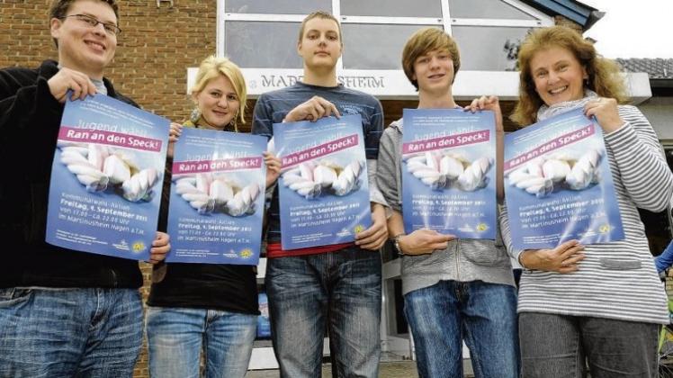 Diese jungen Leute wollen die jungen Hagener auf die Kommunalwahl vorbereiten (von links): Jugendpfleger Sven Benkendorf, Margret Obermeyer (Christliche Arbeiterjugend), die ehemaligen Kommunalpraktikanten Kai Riesener und Jan Kasselmann sowie Bundesfreiwilligendienstleistende Laura Hellermann (19). Diese jungen Leute wollen die jungen Hagener auf die Kommunalwahl vorbereiten (von links): Jugendpfleger Sven Benkendorf, Margret Obermeyer (Christliche Arbeiterjugend), die ehemaligen Kommunalpraktikanten Kai Riesener und Jan Kasselmann sowie Bundesfreiwilligendienstleistende Laura Hellermann (19).