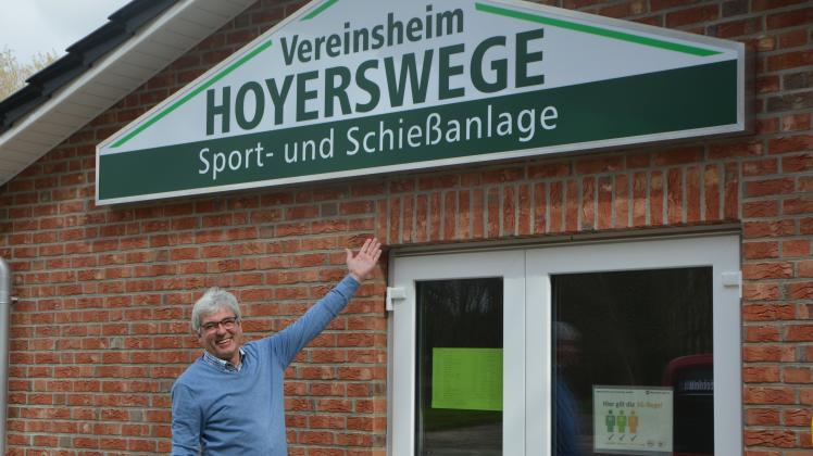 Enno Vosteen, der erste Vorsitzende des Ortsvereins Schlutter-Holzkamp-Hoyerswege, freut sich auf die Zeit, wenn das neue Vereinsheim regelmäßig genutzt werden kann.
