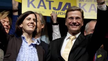 17. Februar 2011: „KatJA“ – Guido Westerwelle unterstützt Spitzenkandidatin Katja Suding zum Abschluss des  Bürgerschaftswahlkampfes der Hamburger FDP im Curio-Haus.