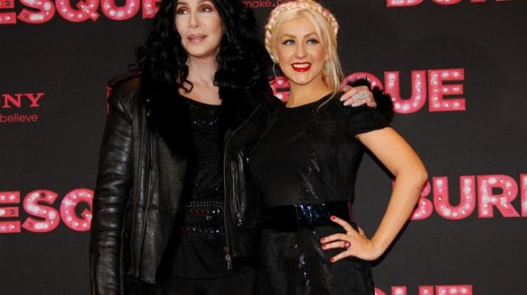 Cher (l) und Christina Aguilera beim Photocall zu "Burlesque" in Berlin.