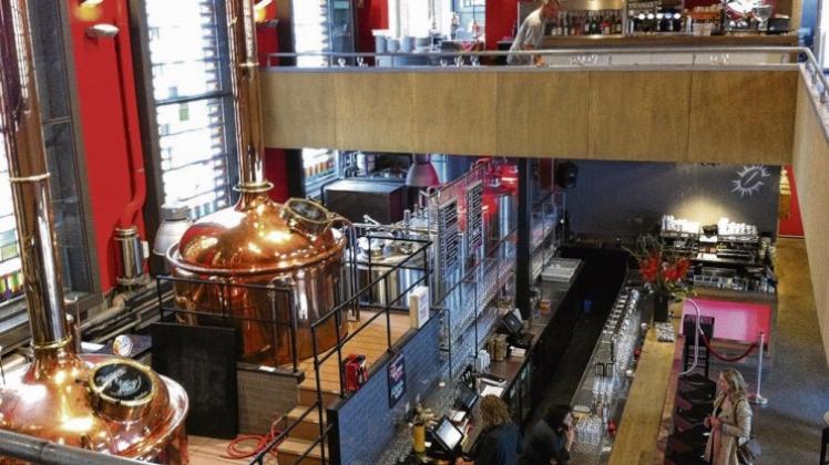 Bar- und Braubereich der Bierkirche: Michel Ordeman hat ein besonderes Ambiente geschaffen. Bar- und Braubereich der Bierkirche: Michel Ordeman hat ein besonderes Ambiente geschaffen.