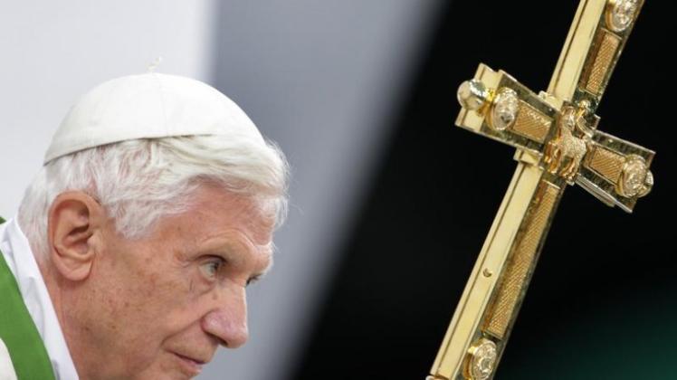 Papst Benedikt XVI. feiert im Berliner Olympiastadion die Messe.