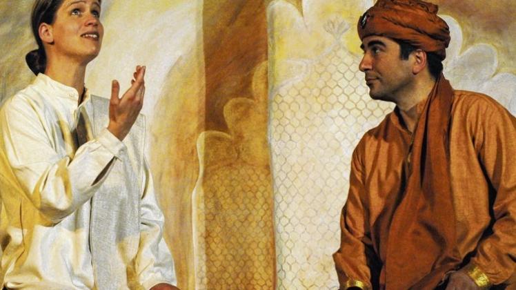 Im Dialog: Nathan (Friederike von Krosigk) mit dem Sultan Saladin (Vahid Shahidifar). 