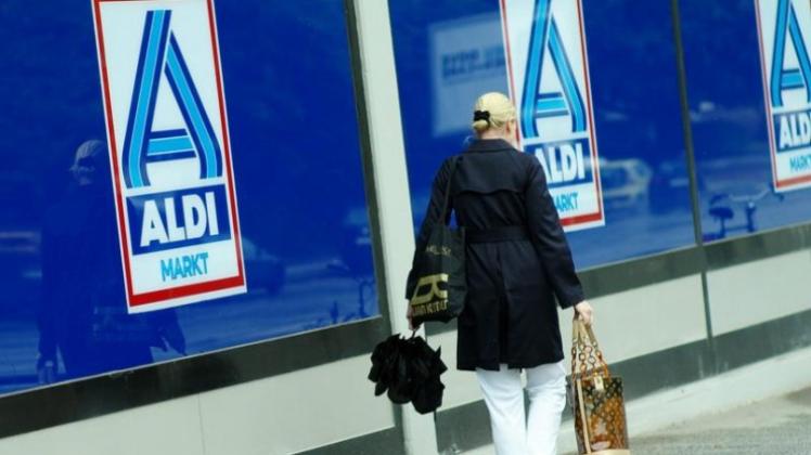Aldi-Filale in Hamburg: Aldi hatte 2010 alle seine Filialen in Griechenland geschlossen. Nun möchte die EU den dortigen ex-Mitarbeitern der Supermarktkette unter die Arme greifen. Aldi-Filale in Hamburg: Aldi hatte 2010 alle seine Filialen in Griechenland geschlossen. Nun möchte die EU den dortigen ex-Mitarbeitern der Supermarktkette unter die Arme greifen.