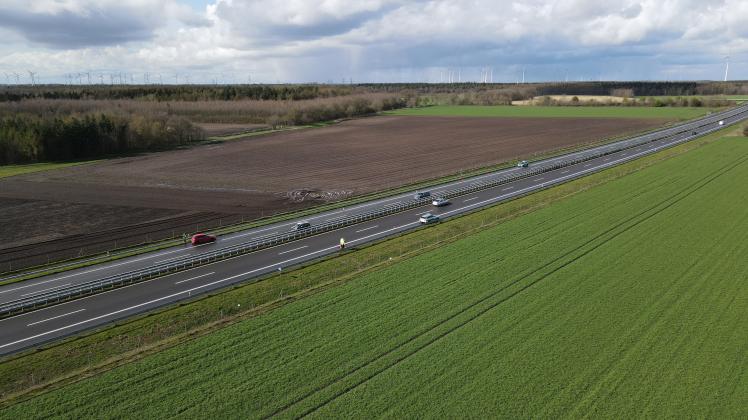 Auf der A31 zwischen Haren und Lathen gab es am Sonntagnachmittag nach einem  Hagelschauer zwei Unfälle, bei denen ein Autofahrer leicht verletzt wurde.