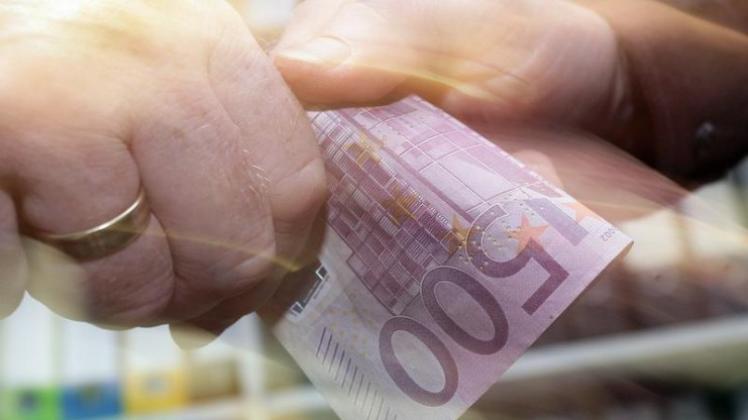Nur ein kleiner Teil der Taten wird nach Angaben des BKA entdeckt und aufgeklärt. Die Verfolgung der Täter werde angesichts der globalen Vernetzung immer schwieriger. (Symbolbild) Nur ein kleiner Teil der Taten wird nach Angaben des BKA entdeckt und aufgeklärt. Die Verfolgung der Täter werde angesichts der globalen Vernetzung immer schwieriger. (Symbolbild)