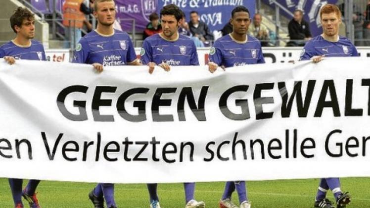 Klare Botschaft: die Osnabrücker Spieler vor dem Spiel gegen Offenbach. 