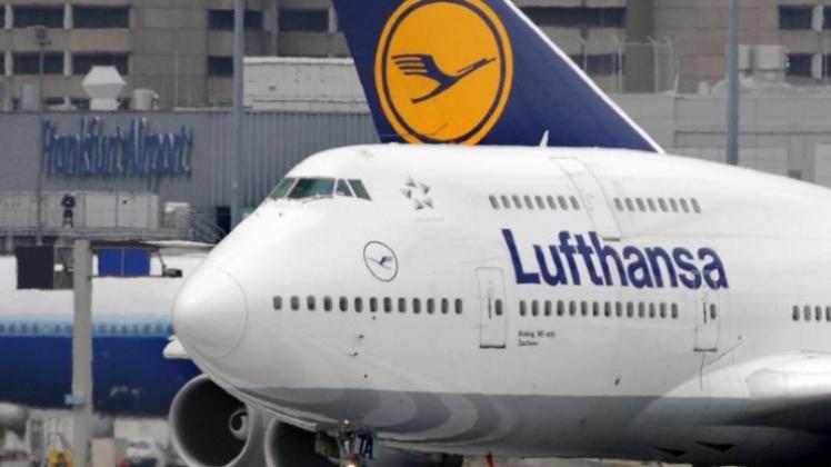 Die Lufthansa baut jetzt schmalere Sitze in die Kabinen.