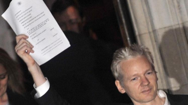Julian Assange gibt nach seiner Freilassung eine Pressekonferenz. Julian Assange gibt nach seiner Freilassung eine Pressekonferenz.
