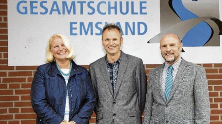 Die Leitung der Gesamtschule Emsland: Irmgard Monecke (didaktische Leiterin), Martin Weber (Direktorstellvertreter), Schuldirektor Hans-Georg Krupp (v.l.). 