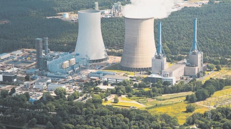 Heute soll die neue Anlage (links) ans Netz gehen. Das ältere Kraftwerk (rechts) wird modernisiert. 