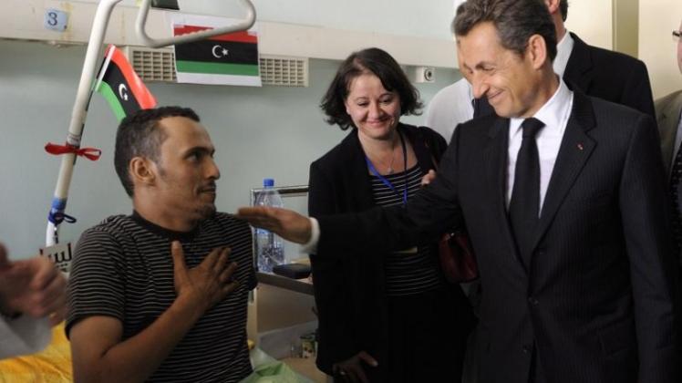 Nicolas Sarkozy zu Besuch in einem Krankenhaus in Tripolis. Nicolas Sarkozy zu Besuch in einem Krankenhaus in Tripolis.