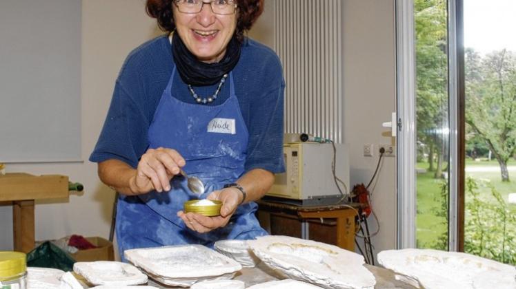 Gilt als ausgewiesene Expertin auf dem Gebiet der „Pâte de verre“, die Keramikerin Heide Nonnenmacher aus Baden-Württemberg. 
