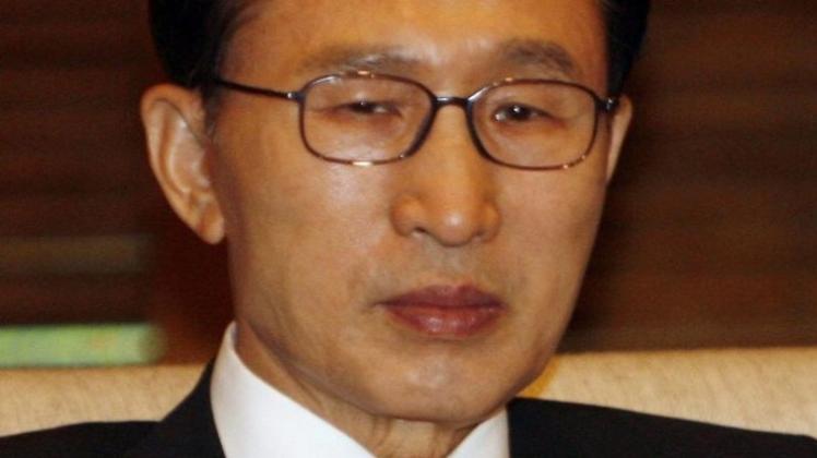Südkoreras Präsident Lee Myung Bak setzt im Streit um das nordkoreanische Atomwaffenprogramm weiter auf die Sechs-Parteien-Gespräche. Südkoreras Präsident Lee Myung Bak setzt im Streit um das nordkoreanische Atomwaffenprogramm weiter auf die Sechs-Parteien-Gespräche.