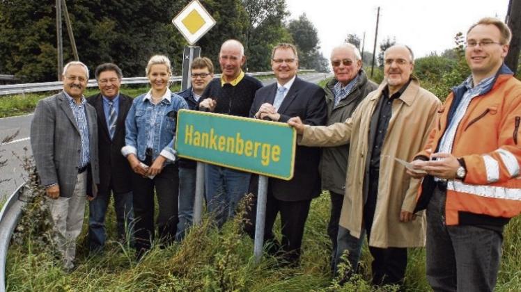 Hier soll der neue Radweg starten: Ortstermin in Hankenberge.