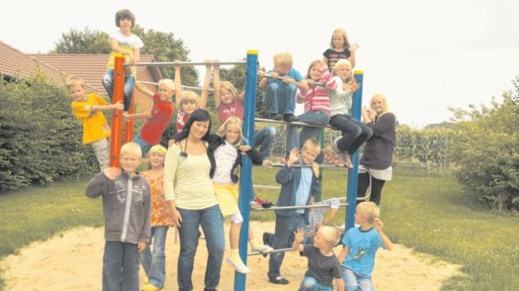 16 Kinder haben Nadine Kaiser und Franziska Brägelmann (ganz rechts) in dieser Woche in der Grundschule Neuenkirchen betreut. 