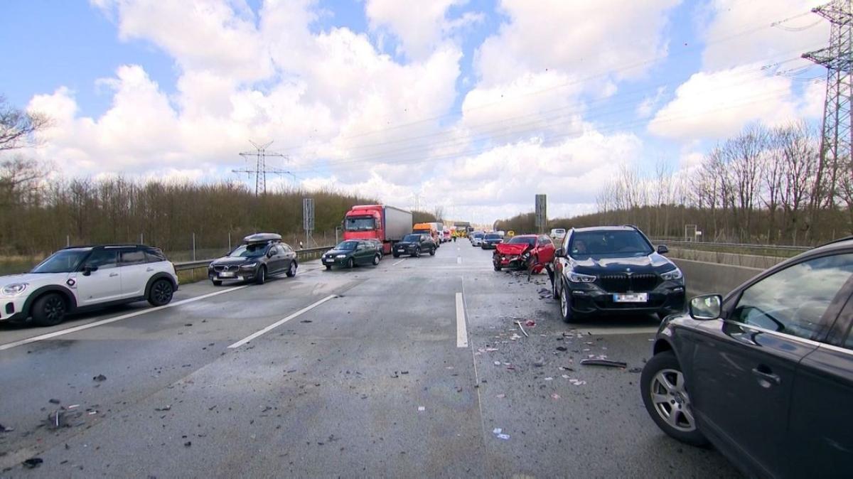 Massenkarambolage Auf Der A7 Bei Kaltenkirchen: 17 Verletzte | SHZ