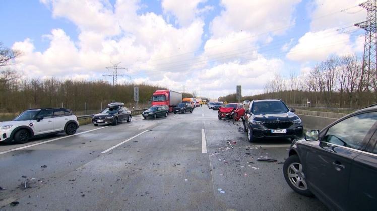 Die Unfallstelle befand sich auf der A7 in Fahrtrichtung Hamburg, wenige hundert Meter vor der Anschlussstelle Henstedt-Ulzburg und ein paar hundert Meter hinter dem Rastplatz Moorkaten bei Kaltenkirchen.