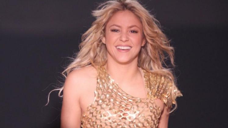 Shakira hing in Paris fest.