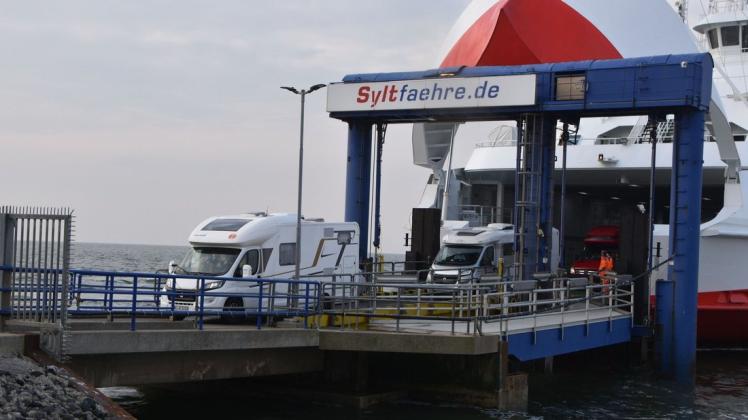 Auf den Fähren nach Sylt sind am Wochenende noch Plätze frei. Besonders am Ostermontag sollten Gäste ihre Rückreise von der Insel aber gut planen.