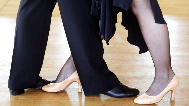 Gemeinsames Tanzen schafft Lebensfreude und Verbundenheit - auch im hohen Alter.