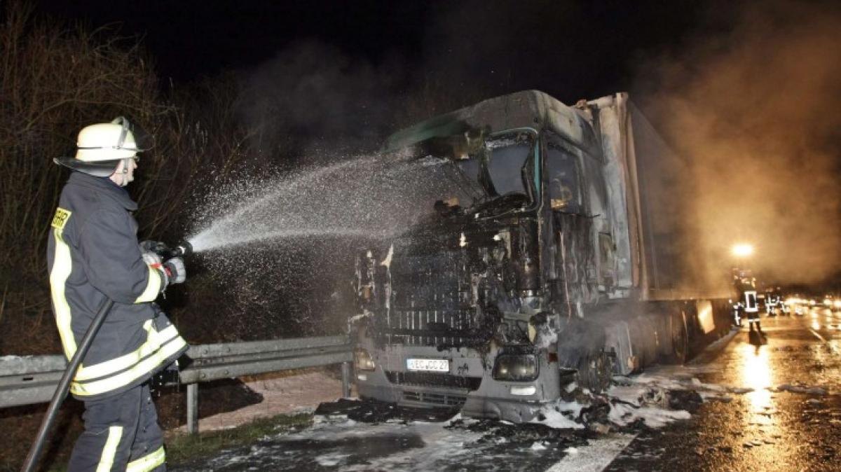 Brennender LKW Sorgt Für Vollsperrung Auf | NOZ