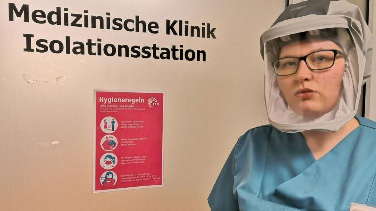 Seit Beginn der Corona-Pandemie kämpft Pflegerin Anna-Maria Lööck auf der Isolationsstation im Friedrich-Ebert-Krankenhaus gemeinsam mit ihren Kollegen gegen Covid-19.