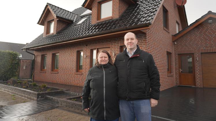 Erst zehn Jahre alt ist das Haus von Bernd und Cindy Niemann in Haselünne-Lahre. Trotzdem will das Ehepaar kräftig in das Gebäude investieren. Schuld ist die Energiekrise. Erst zehn Jahre alt ist das Haus von Bernd und Cindy Niemann in Haselünne-Lahre. Trotzdem will das Ehepaar kräftig in das Gebäude investieren. Schuld ist die Energiekrise.