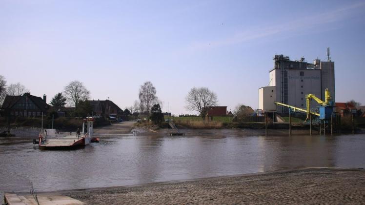 Auch, wenn der Mühlenbetrieb Trede & von Pein in Dammfleth angesiedelt ist, gehört der Silo ebenso wie die Fähre, Fährbude und der Gasthof Frauen zum Ortskern Beidenfleths.