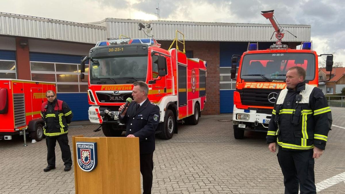 Neues Tanklöschfahrzeug Der Feuerwehr Bad Oldesloe Einsatzbereit | SHZ