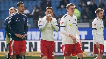 Drei der insgesamt fünf Saisonniederlagen kassierte der Hamburger SV in den vergangenen fünf Liga-Partien. Jetzt laufen Robert Glatzel, Sonny Kittel, Mikkel Kaufmann und Giorgi Chakvetadze (von links) einem großen Rückstand auf Platz drei hinterher.