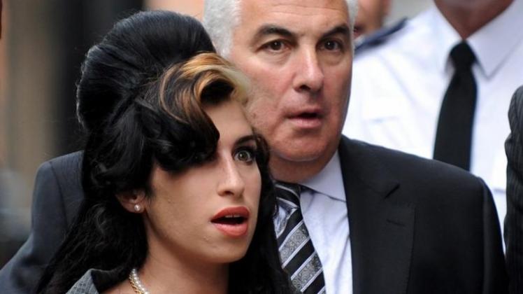 Amy Winehouse hatte ein sehr enges Verhältnis zu ihrem Vater Mitch. Amy Winehouse hatte ein sehr enges Verhältnis zu ihrem Vater Mitch.